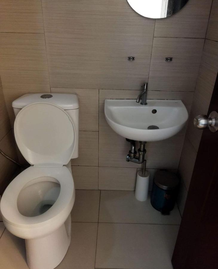 Room In Alabang Manila Bagian luar foto